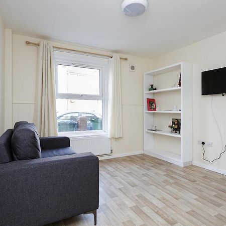 Blackberry - Stylish Self-Contained Flats In Soton City Centre 사우샘프턴 객실 사진