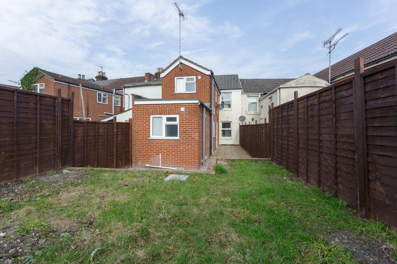 Blackberry - Stylish Self-Contained Flats In Soton City Centre 사우샘프턴 외부 사진