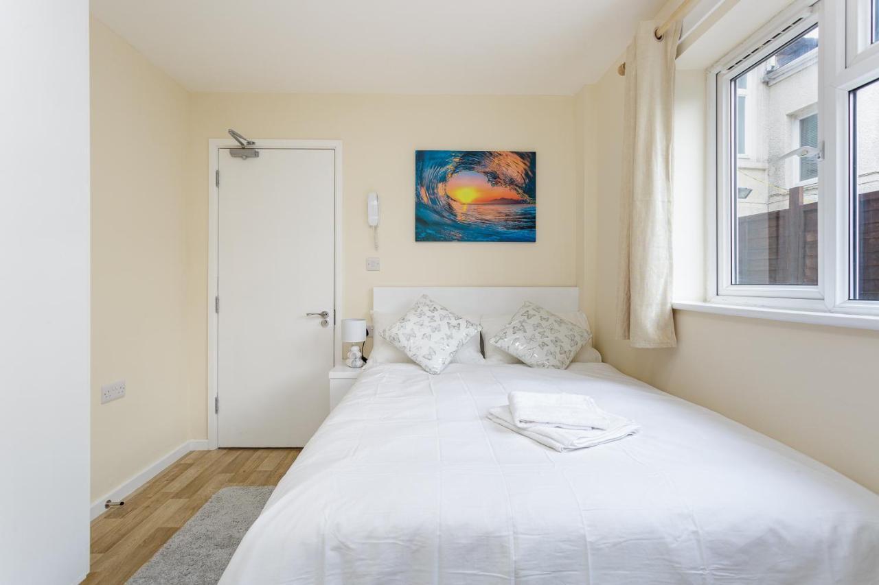 Blackberry - Stylish Self-Contained Flats In Soton City Centre 사우샘프턴 외부 사진
