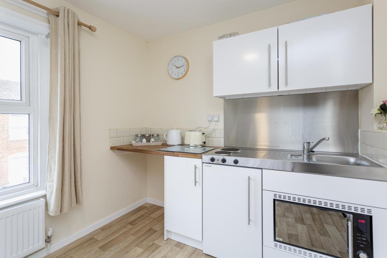 Blackberry - Stylish Self-Contained Flats In Soton City Centre 사우샘프턴 외부 사진