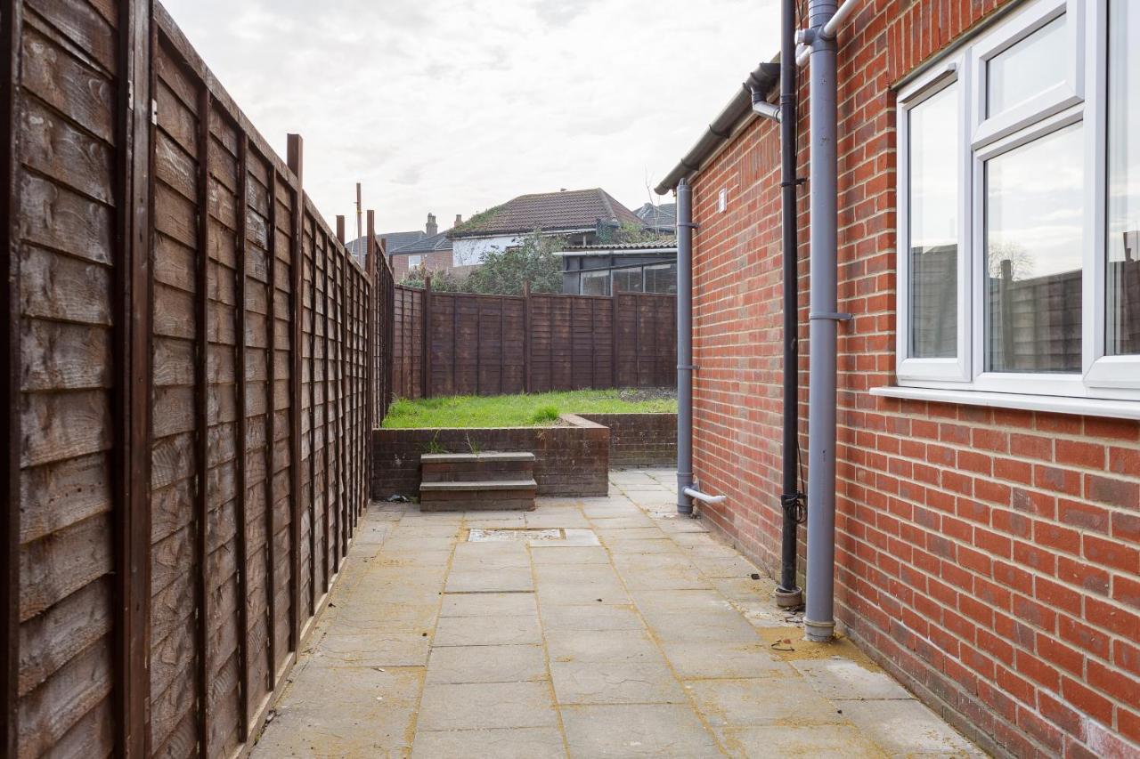 Blackberry - Stylish Self-Contained Flats In Soton City Centre 사우샘프턴 외부 사진