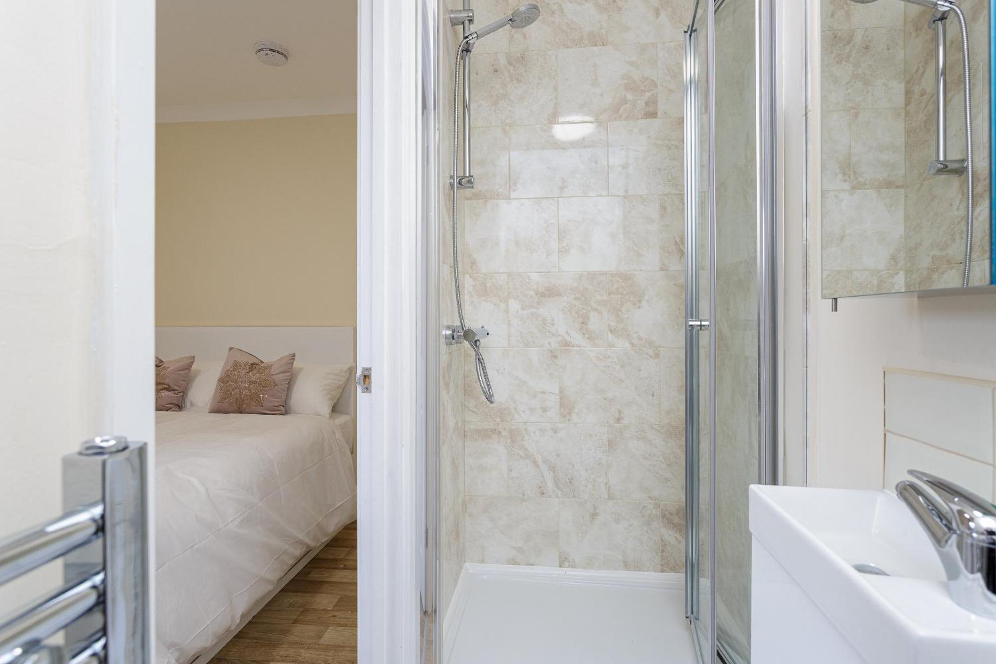 Blackberry - Stylish Self-Contained Flats In Soton City Centre 사우샘프턴 객실 사진